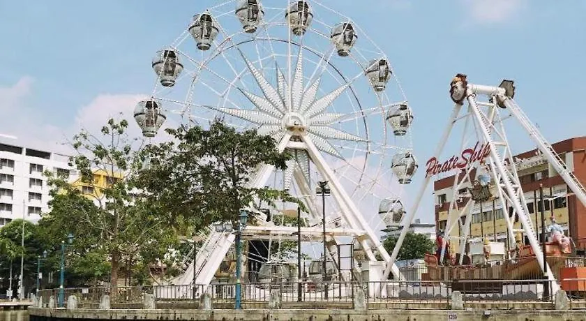 Oyo 1090 Hollitel Hotel Melaka מלזיה