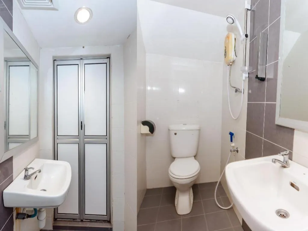 Oyo 1090 Hollitel Hotel Melaka 2*, Malacca