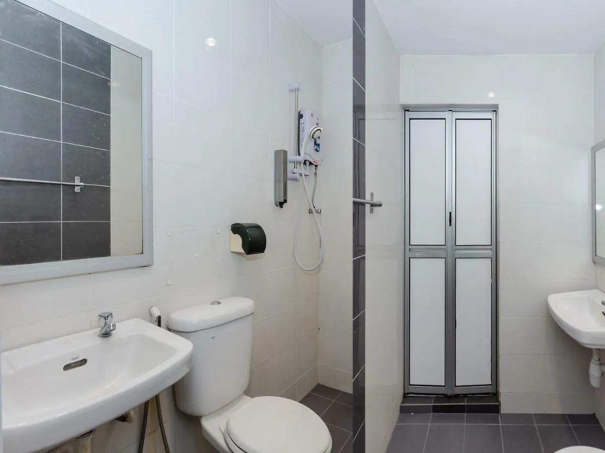 Oyo 1090 Hollitel Hotel Melaka 2*, Malacca מלזיה
