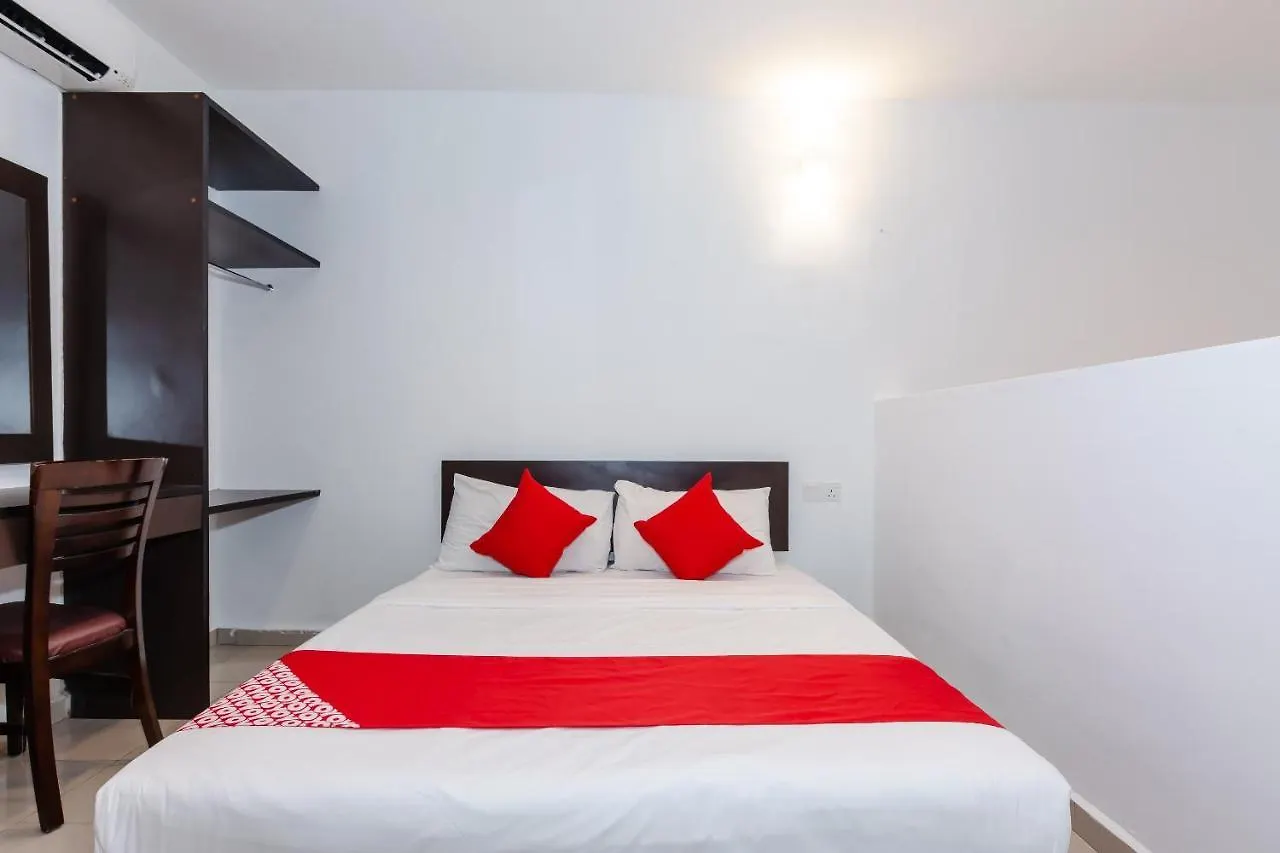 Oyo 1090 Hollitel Hotel Melaka 2*, Malacca